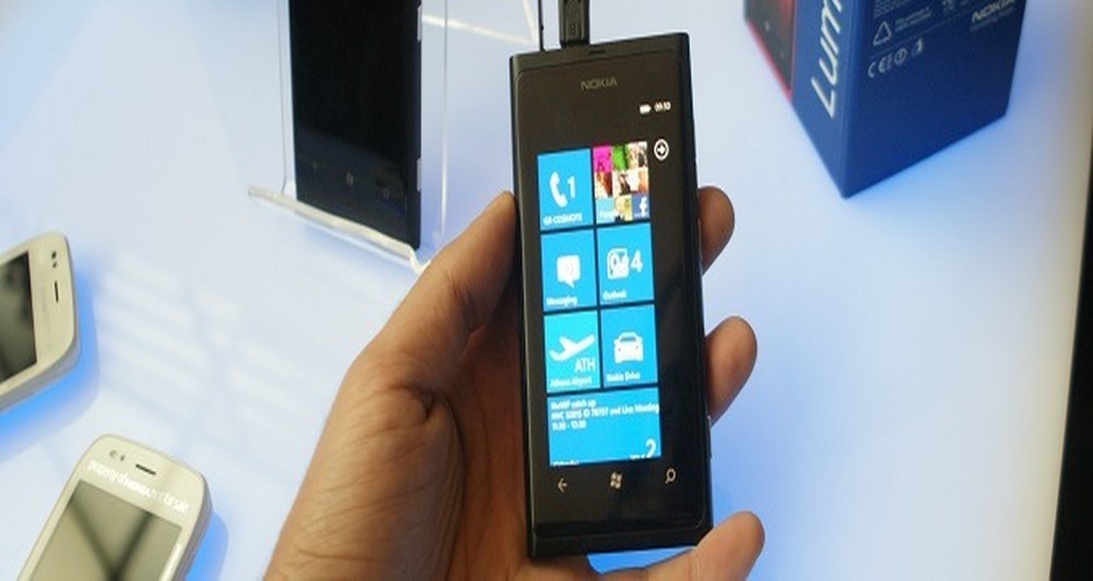 Windows Phone 7.5 επιτέλους στα ράφια